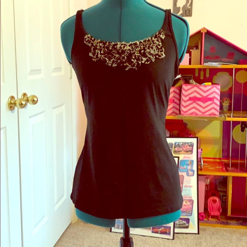 NEW YORK AND COMPANY ruffled tank